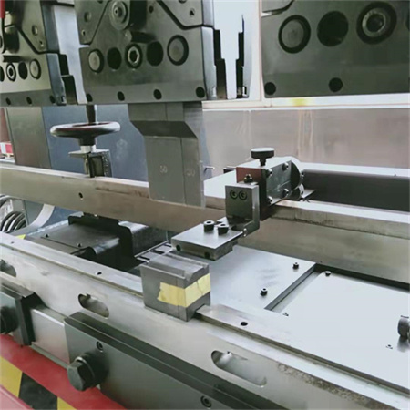 Široko rabljeni stroj za vertikalno savijanje WC67K 2500 mm stroj za savijanje željeza za prodaju