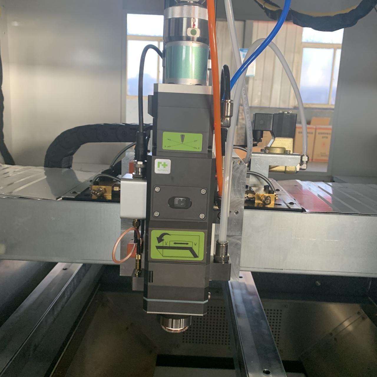 1kw 2kw Good Price Fiber Laser Cutting Machine For Sheet Metal 1kw 2kw Stroj za lasersko rezanje vlakana dobre cijene za lim