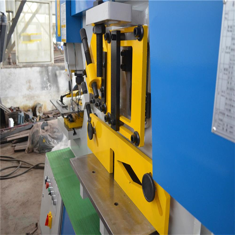 Visokokvalitetni stroj za savijanje ploča s Cnc hidrauličnim željeznim radnikom Stroj za prešanje za probijanje