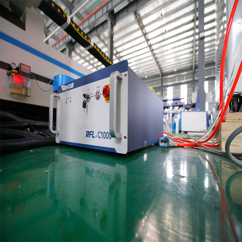 Stroj za lasersko rezanje metalnih ploča i cijevi s rotirajućim uređajem