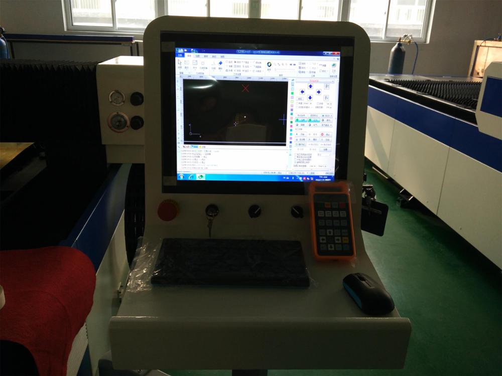 Fiber Laser 2000 W plosnati stroj za lasersko rezanje vlakana