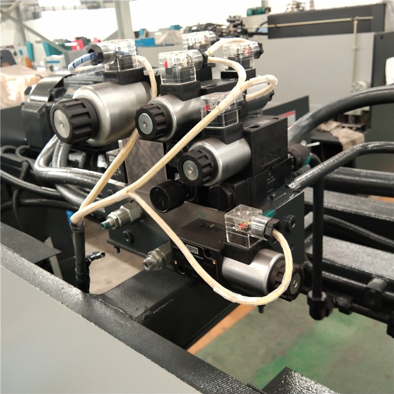 Qc12k-4x2500 Cnc hidraulički prilagođeni stroj za rezanje stroja za šišanje