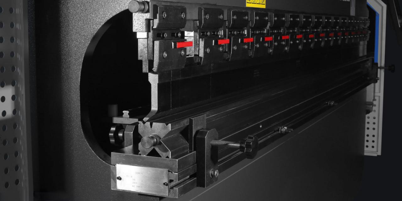 Wc67 Hidraulična preša kočnica / CNC stroj za savijanje preše / Stroj za savijanje ploča Kina